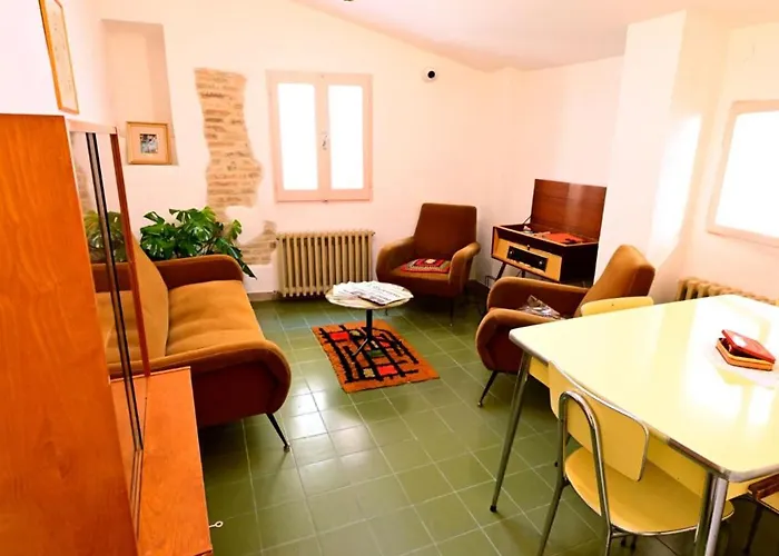 Little Italy بيت ضيافة